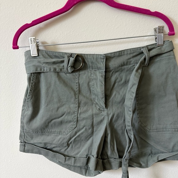 Olive green, cargo shorts, size 8. - Picture 3 of 4